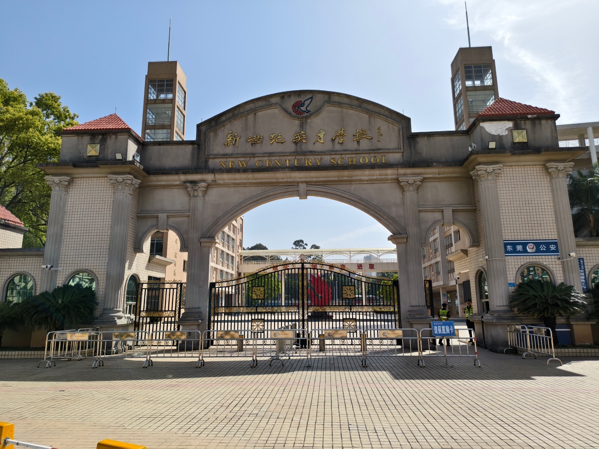 虹華助力?東莞市新世紀(jì)英才學(xué)校構(gòu)建智慧校